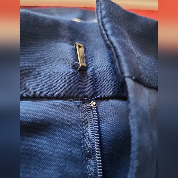 Blue knee length shorts - Picture 6 of 9